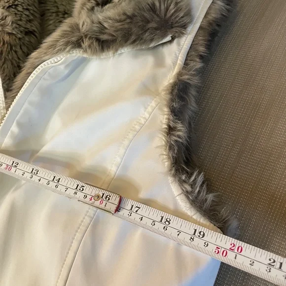Kristen Blake, Reversible, faux fur vest, sz Med - Picture 8 of 12